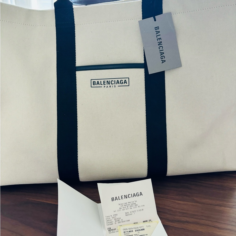 BALENCIAGA
Hardware Large Tote Bag in Beige New！！！